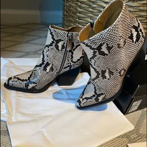 Chloe Rylee Ankle Boot- 100% Leather Snakeskin Design ***Beautiful***